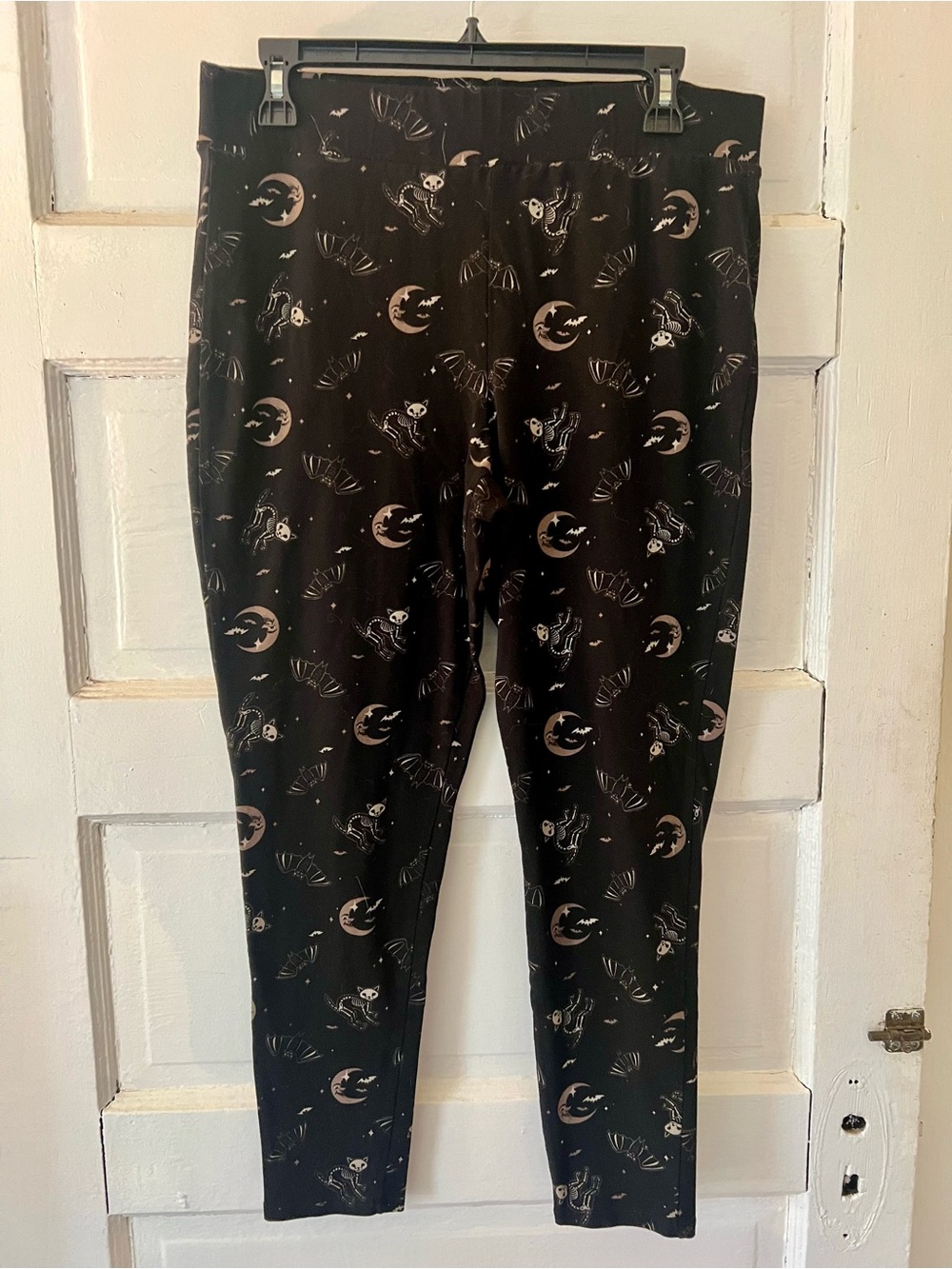 Torrid Black Spooky Halloween Leggings with Skeleton Cats Bats Moon & Stars